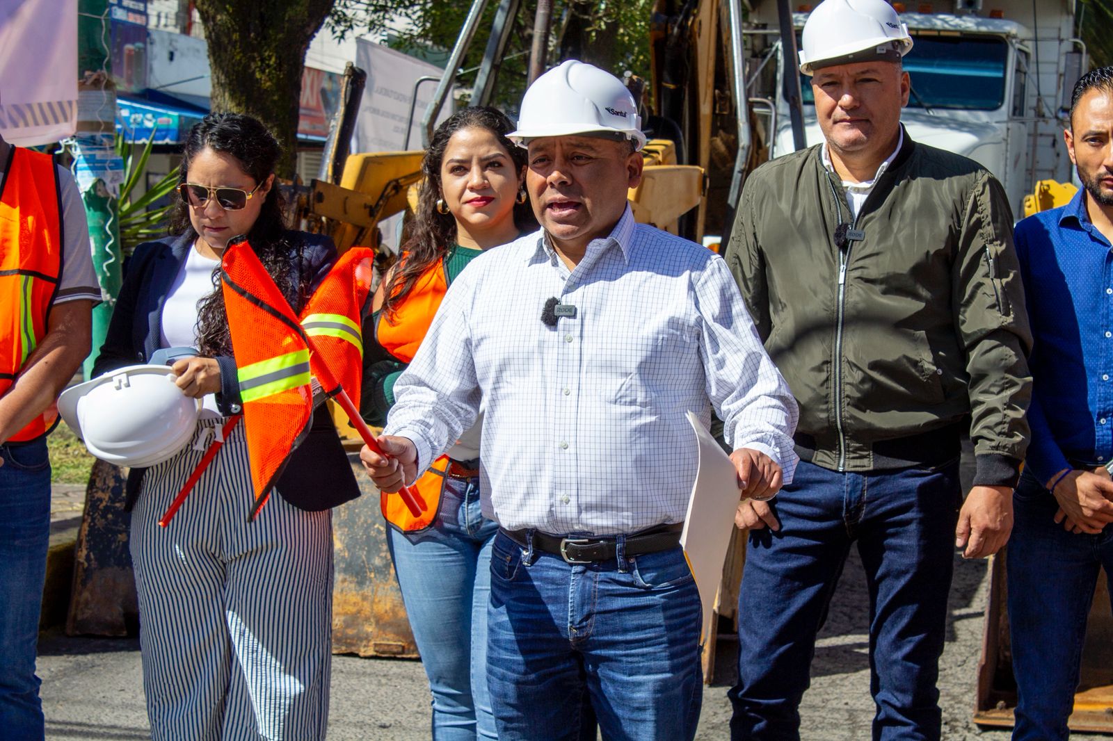 Da Javier Rivera Bonilla banderazo de inicio a obra de rehabilitación de calles en Apizaco